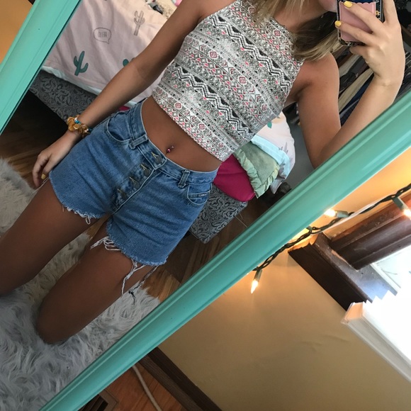 crop top - Picture 2 of 2